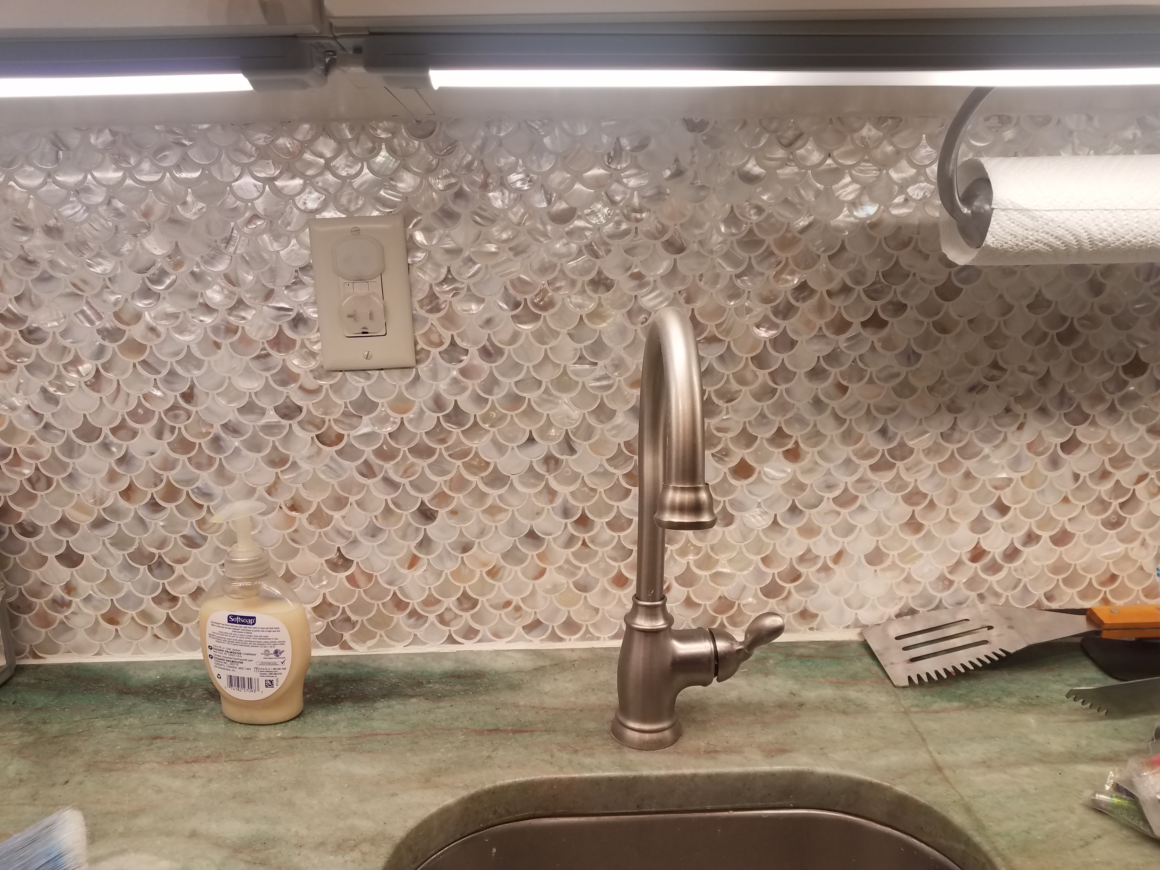 Mother of Pearl Fan Shaped Fish Scale Mosaic Tile Honed, 12" x 12"